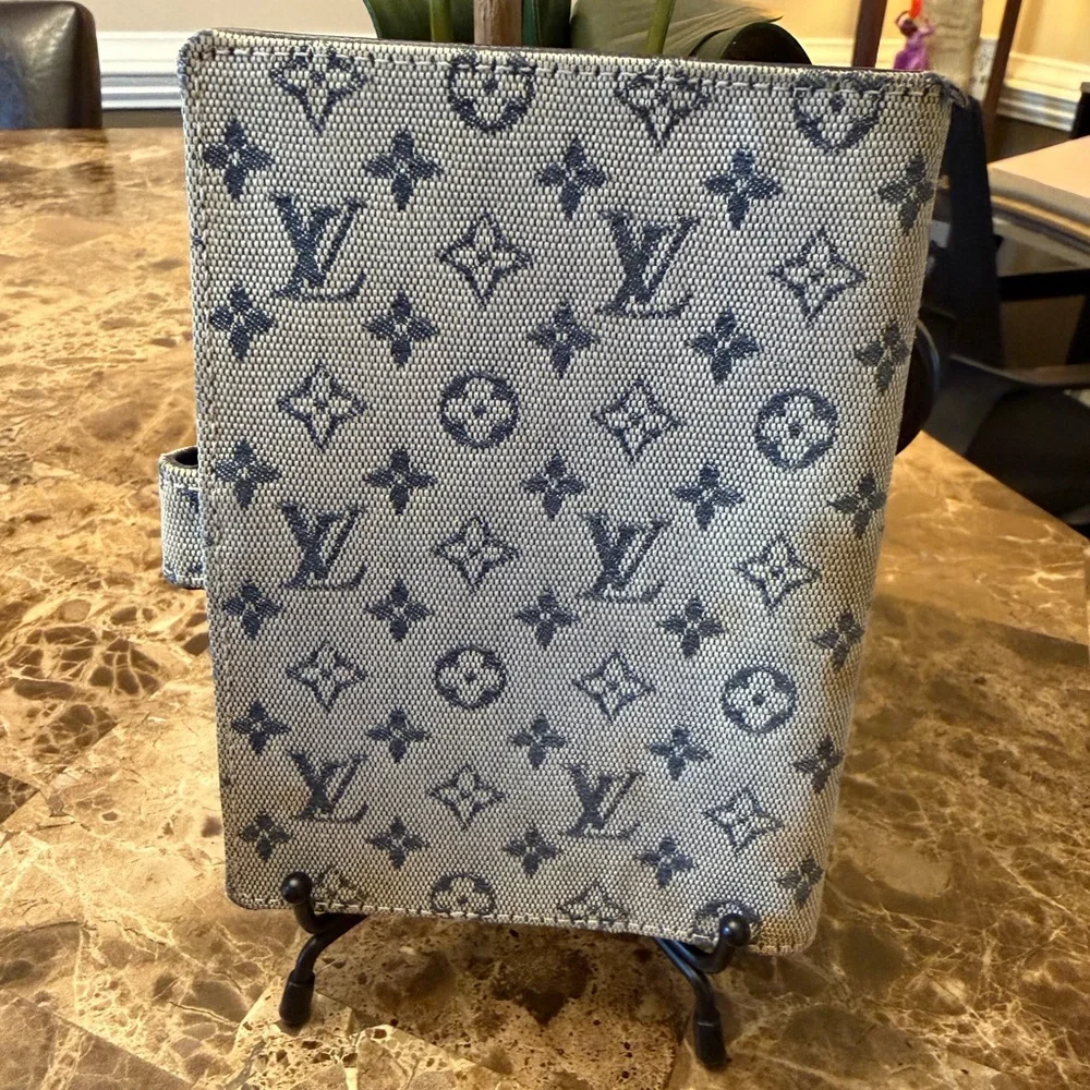 Louis Vuitton this lv
